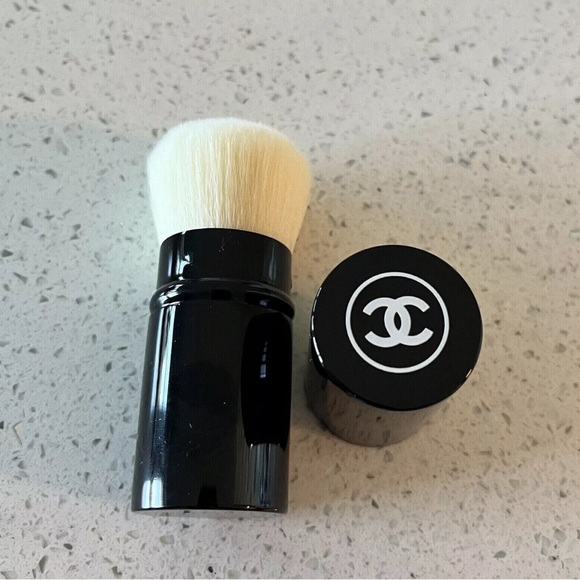 🌸Chanel Les Beiges Retractable Kabuki Brush NEW AND PHOLD POUNCH 🌸 - Picture 14 of 14